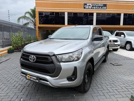 TOYOTA HILUX 2.8 D-4D TURBO DIESEL CD SR 4X4 AUTOMÁTICO